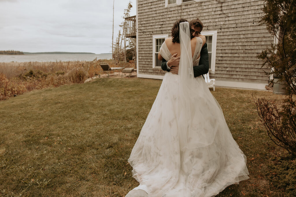 First look ideas for a micro wedding in a national park