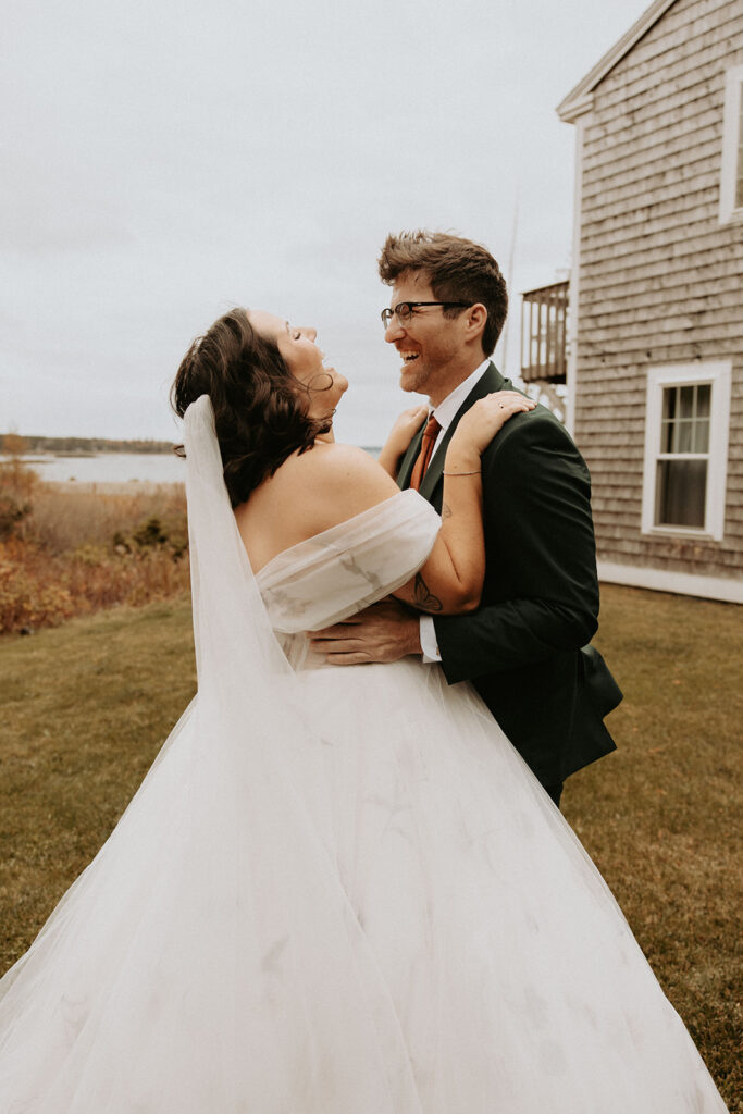 micro wedding first look in maine